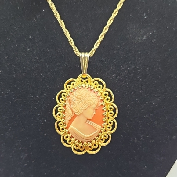 Vintage Andre Rivalle 17 Jewel Watch Avon Necklace Gold Tone Cameo Pendant Runs main image 9